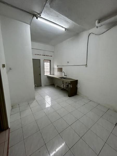 Rumah Teres untuk Dijual di Taman Delima (Banting) - ch yong - Kitchen - PropertyGuru.com.my
