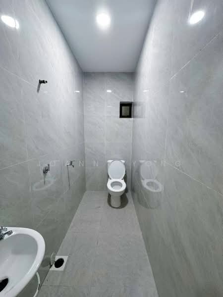 Rumah Teres 2-Tingkat untuk Dijual di Taman Sentosa (Johor Bahru) - Joanne Yong - Bathroom - PropertyGuru.com.my