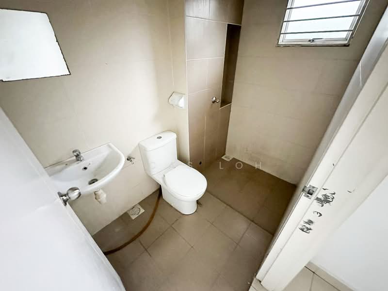 2-storey Terraced House for Sale in Bandar Seri Coalfields (Sungai Buloh) - Lucas Loh - Bathroom - PropertyGuru.com.my
