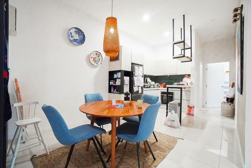 Kediaman Servis untuk Dijual di Serviced Residence @ Fera Residence @ The Quartz WM - Izzaza Izzati - Dining Room - PropertyGuru.com.my