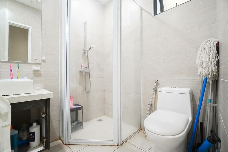 Kediaman Servis untuk Dijual di Serviced Residence @ Fera Residence @ The Quartz WM - Izzaza Izzati - Bathroom - PropertyGuru.com.my