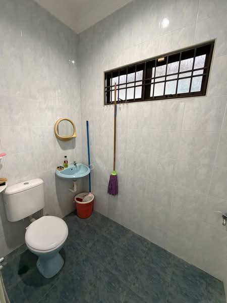 2-storey Terraced House for Sale in Taman Bukit Cheng (Cheng) - Ramona Tan - Bathroom - PropertyGuru.com.my