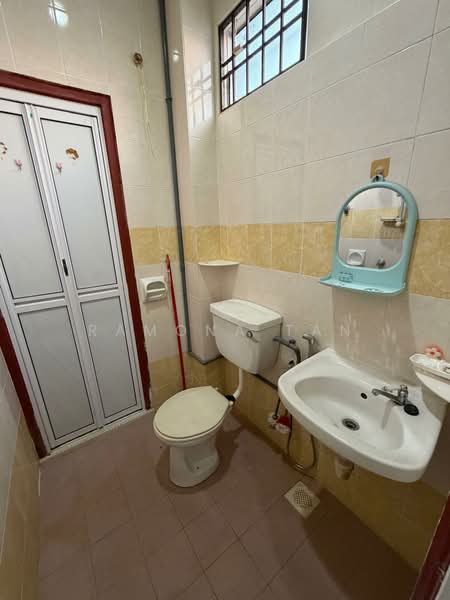 2-storey Terraced House for Sale in Taman Bukit Cheng (Cheng) - Ramona Tan - Bathroom - PropertyGuru.com.my