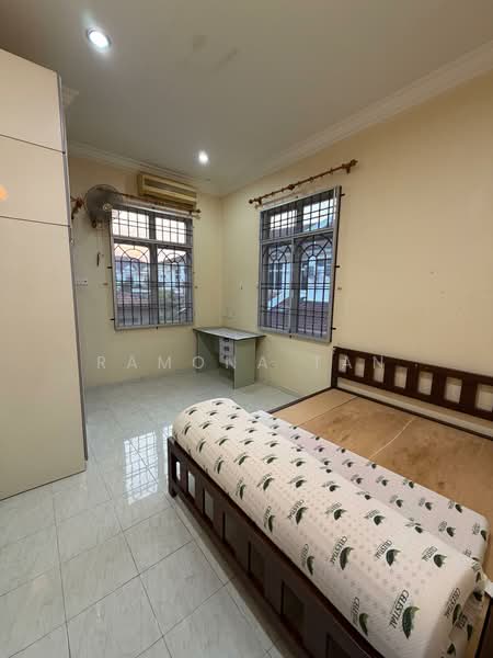 2-storey Terraced House for Sale in Taman Bukit Cheng (Cheng) - Ramona Tan - Bedroom - PropertyGuru.com.my