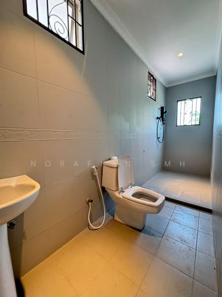 Bungalow House for Rent in Ampang Jaya (Ampang) - Norafian SMH - Bathroom - PropertyGuru.com.my