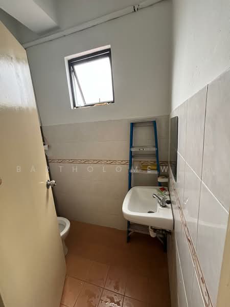 Apartment for Sale at Bougainvilla - Wilson Tan - Bathroom - PropertyGuru.com.my