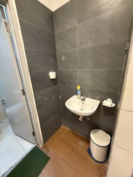 Shop / Office for Rent in Taman Tun Dr Ismail (Kuala Lumpur) - Kylie Liew - Bathroom - PropertyGuru.com.my