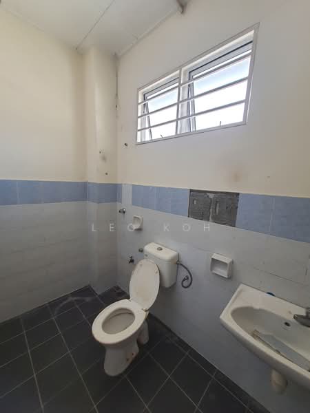 Rumah Teres 2-Tingkat untuk Dijual di Bandar Putra Permai (Seri Kembangan) - Leo Koh - Bathroom - PropertyGuru.com.my