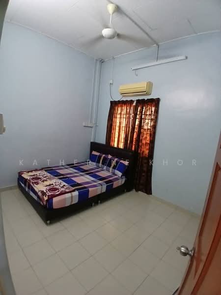 1-storey Terraced House for Rent in Jelutong (Penang) - Katherine Khor - Bedroom - PropertyGuru.com.my
