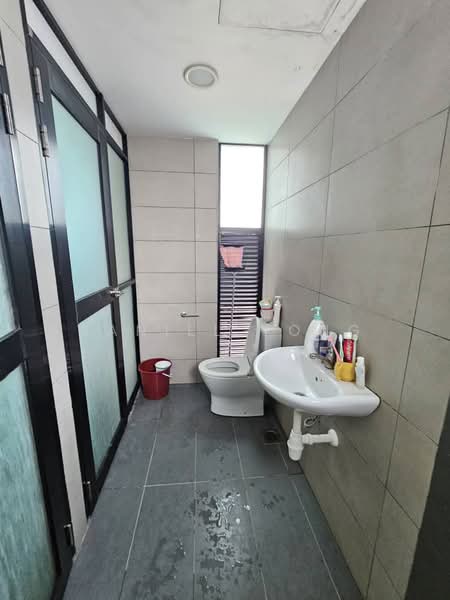 2-storey Terraced House for Sale in Bandar Seri Alam (Masai) - Daniel Yong - Bathroom - PropertyGuru.com.my
