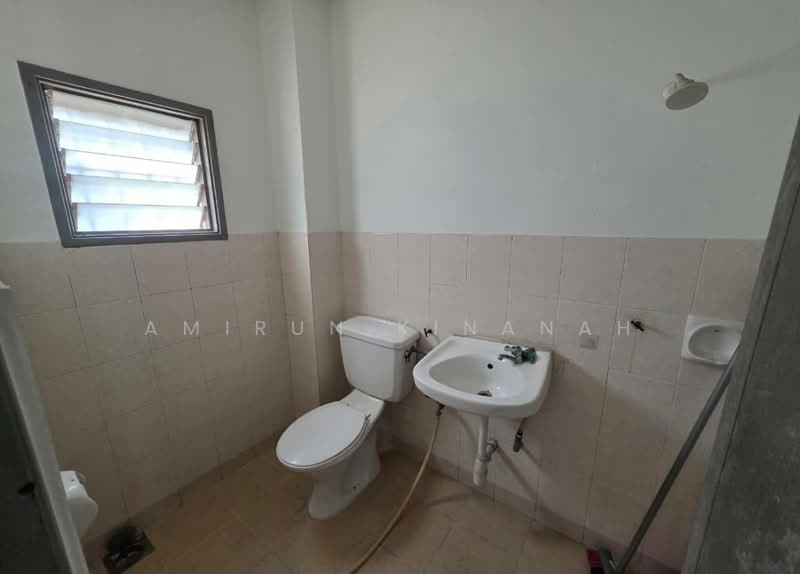 Rumah Teres untuk Dijual di Bandar Puteri Klang (Klang) - Amirun Kinanah - Bathroom - PropertyGuru.com.my