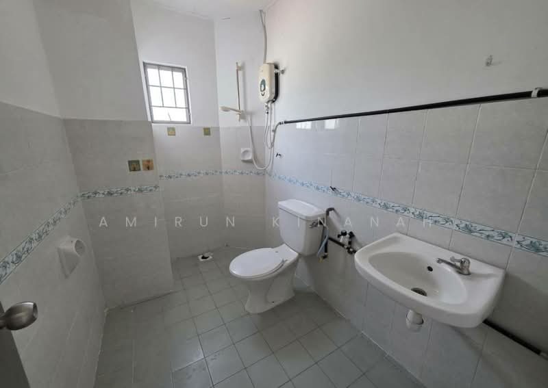 Rumah Teres untuk Dijual di Bandar Puteri Klang (Klang) - Amirun Kinanah - Bathroom - PropertyGuru.com.my