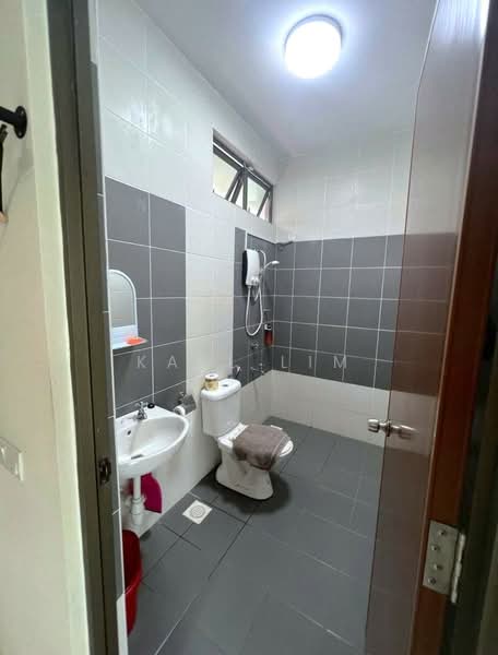 Rumah Kluster untuk Dijual di Taman Sutera Utama (Skudai) - Karl Lim - Bathroom - PropertyGuru.com.my
