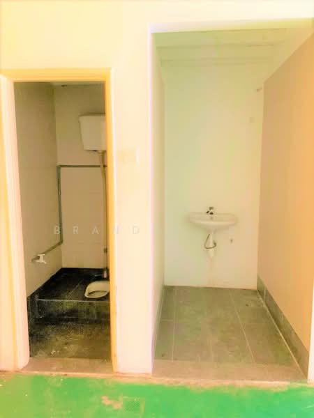 Kedai untuk Disewa di Taman Serdang Utama (Seri Kembangan) - Brandon Yee - Bathroom - PropertyGuru.com.my