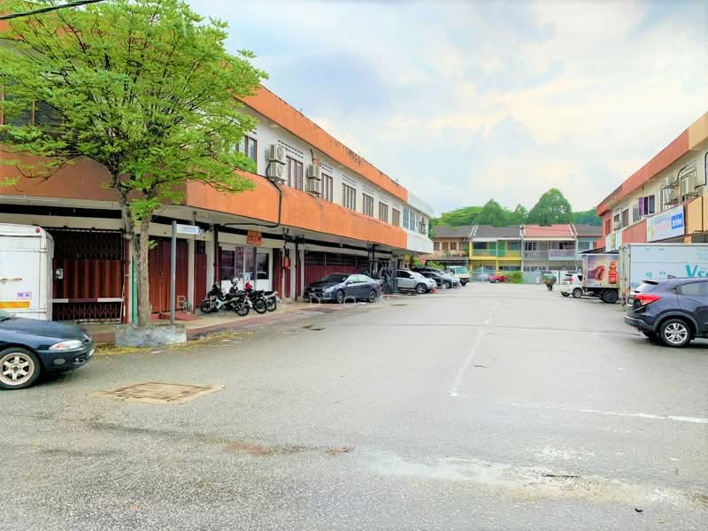 Kedai untuk Disewa di Taman Serdang Utama (Seri Kembangan) - Brandon Yee - Exterior - PropertyGuru.com.my