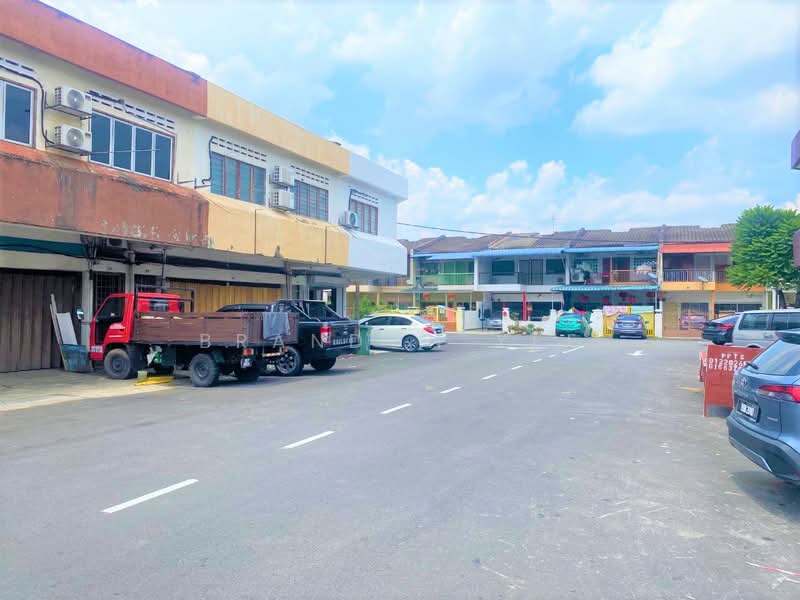 Kedai untuk Disewa di Taman Serdang Utama (Seri Kembangan) - Brandon Yee - Exterior - PropertyGuru.com.my
