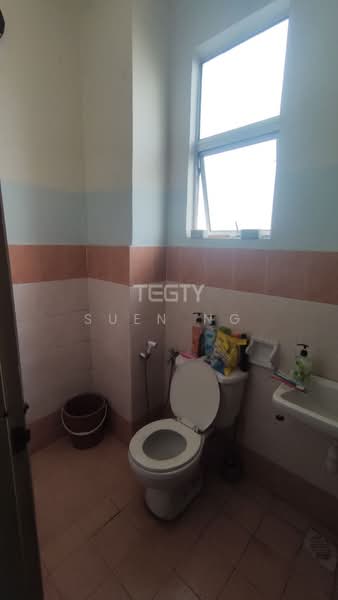 Pangsapuri untuk Dijual di Bayu Villa - Suen Ng - Bathroom - PropertyGuru.com.my