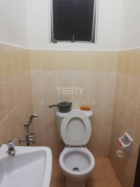 Pangsapuri untuk Dijual di Bayu Villa - Suen Ng - Bathroom - PropertyGuru.com.my