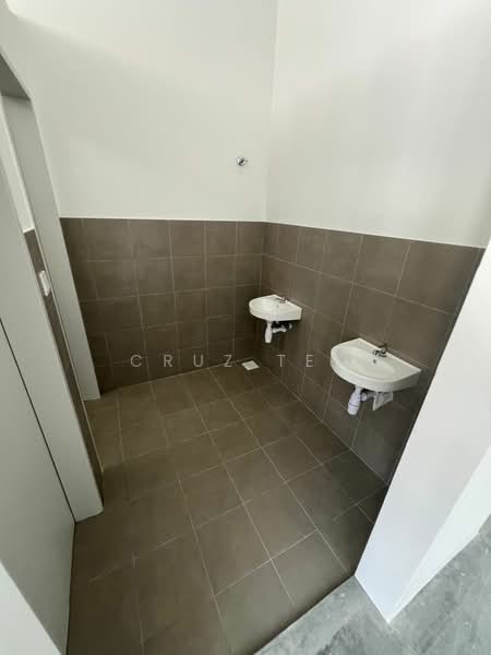 Shop / Office untuk Disewa di Cyberjaya (Selangor) - CRUZ TEO - Bathroom - PropertyGuru.com.my