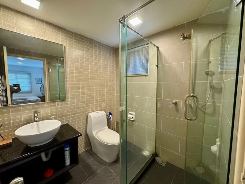 Bungalow House for Sale in Seksyen 13 (Shah Alam) - Adzura Zamedin - Bathroom - PropertyGuru.com.my