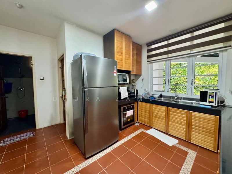 Bungalow House for Sale in Seksyen 13 (Shah Alam) - Adzura Zamedin - Kitchen - PropertyGuru.com.my
