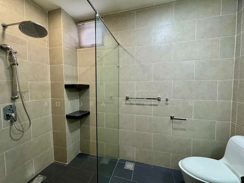 Bungalow House for Sale in Seksyen 13 (Shah Alam) - Adzura Zamedin - Bathroom - PropertyGuru.com.my