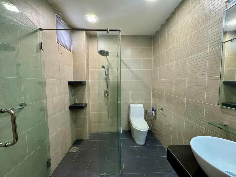 Bungalow House for Sale in Seksyen 13 (Shah Alam) - Adzura Zamedin - Bathroom - PropertyGuru.com.my