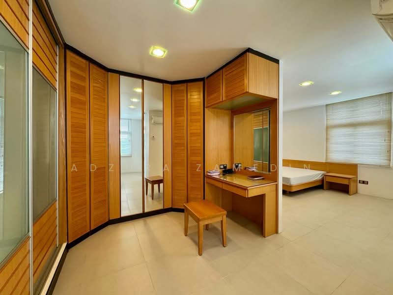 Bungalow House for Sale in Seksyen 13 (Shah Alam) - Adzura Zamedin - Bedroom - PropertyGuru.com.my