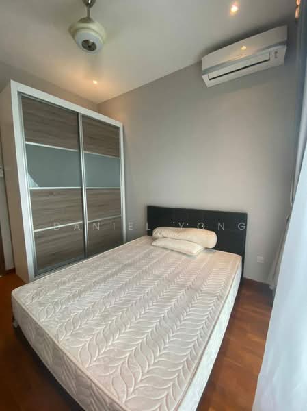 Kediaman Servis untuk Dijual di Crescent Bay Suites (Teluk Bayu) - Daniel Yong - Bedroom - PropertyGuru.com.my