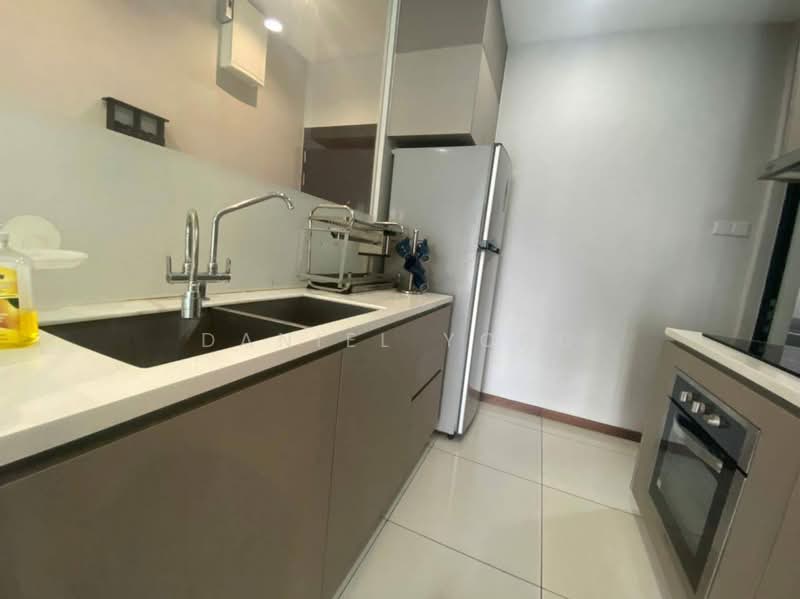 Kediaman Servis untuk Dijual di Crescent Bay Suites (Teluk Bayu) - Daniel Yong - Kitchen - PropertyGuru.com.my