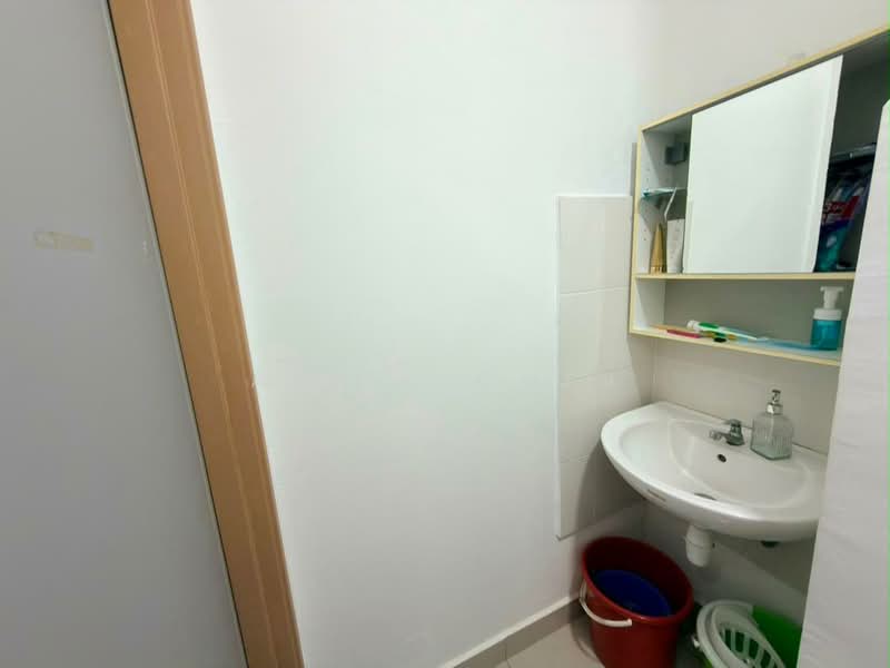 Kediaman Servis untuk Dijual di D'Ambience Residences (Pangsapuri Ikatan Flora) - April Chin - Bathroom - PropertyGuru.com.my