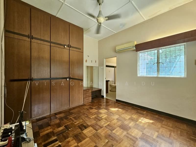Bungalow House for Rent in Jalan Klang Lama (Old Klang Road) (Kuala Lumpur) - Visaghan Naidu - Bedroom - PropertyGuru.com.my