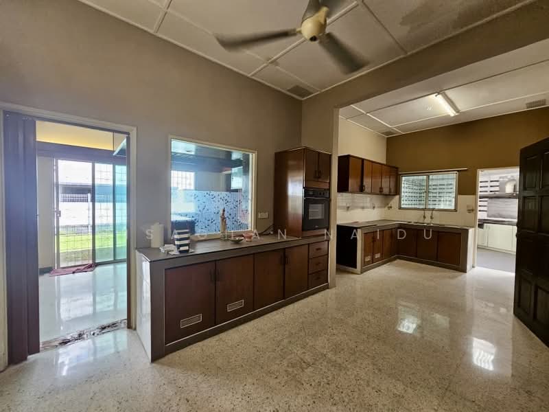 Bungalow House for Rent in Jalan Klang Lama (Old Klang Road) (Kuala Lumpur) - Visaghan Naidu - Kitchen - PropertyGuru.com.my