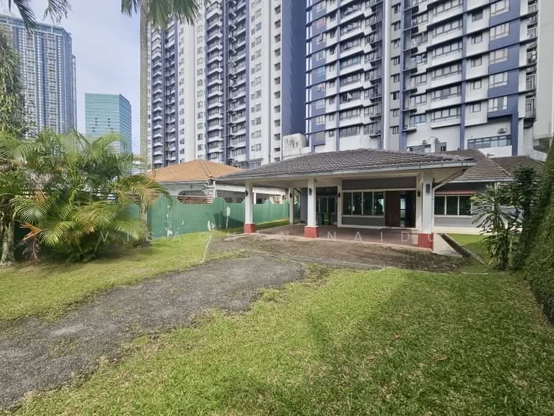 Bungalow House for Rent in Jalan Klang Lama (Old Klang Road) (Kuala Lumpur) - Visaghan Naidu - Exterior - PropertyGuru.com.my