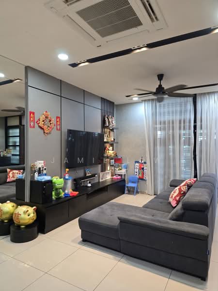 2-storey Terraced House for Sale in Bandar Seri Alam (Masai) - Jamie Low - Living Room - PropertyGuru.com.my