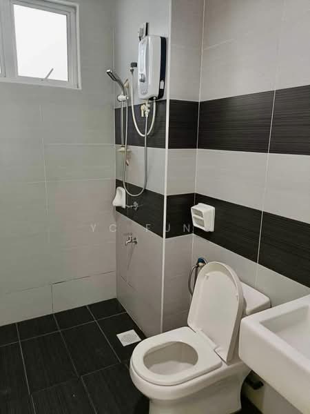 Pangsapuri untuk Dijual di Perling Heights Apartments - YC Fung - Bathroom - PropertyGuru.com.my