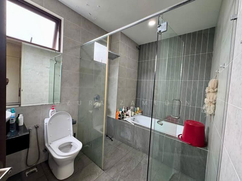 Rumah Berkembar untuk Dijual di Bukit Jelutong (Shah Alam) - Adzura Zamedin - Bathroom - PropertyGuru.com.my