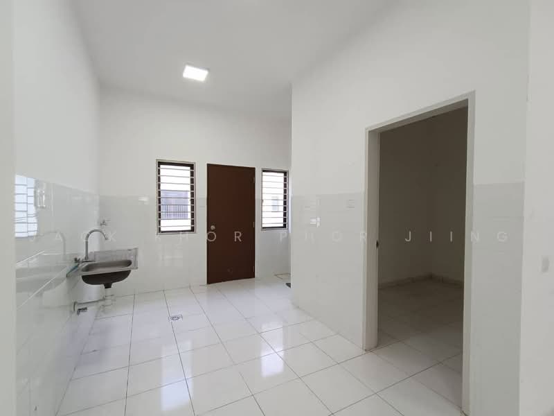 2-storey Terraced House for Sale in Setia Alam (Selangor) - Jack Khor Phor Jiing - Kitchen - PropertyGuru.com.my