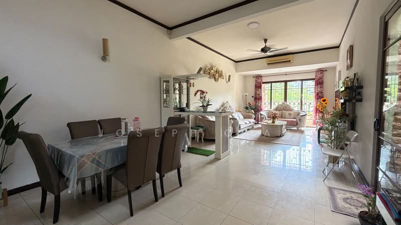 Rumah Teres 2-Tingkat untuk Dijual di Bukit Jelutong (Shah Alam) - Joseph Chan - Living Room - PropertyGuru.com.my