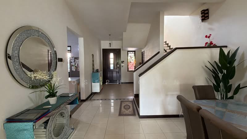 Rumah Teres 2-Tingkat untuk Dijual di Bukit Jelutong (Shah Alam) - Joseph Chan - Entrance - PropertyGuru.com.my