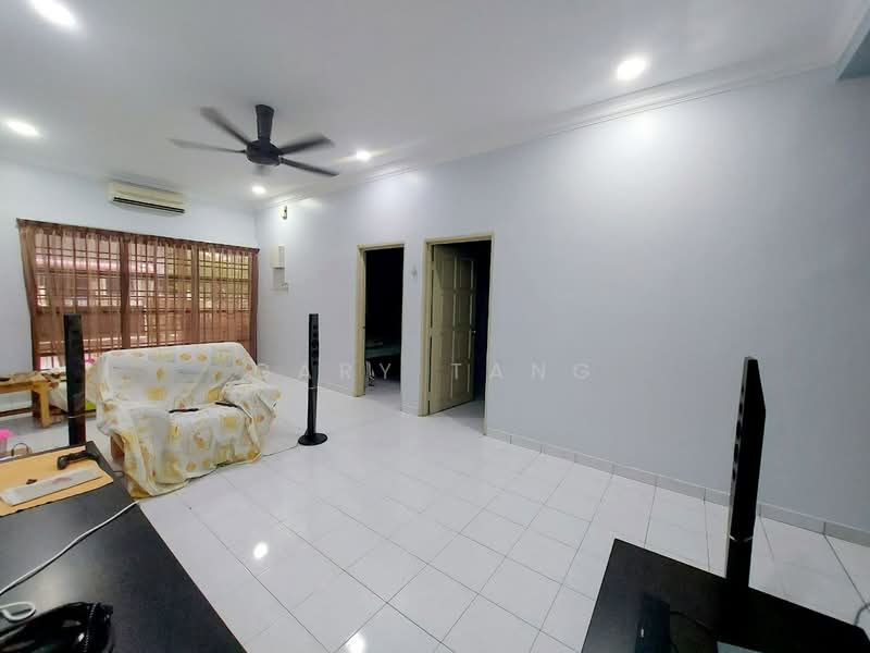 1-storey Terraced House for Sale in Taman Ipoh Timur (Ipoh) - Gary Tang - Living Room - PropertyGuru.com.my