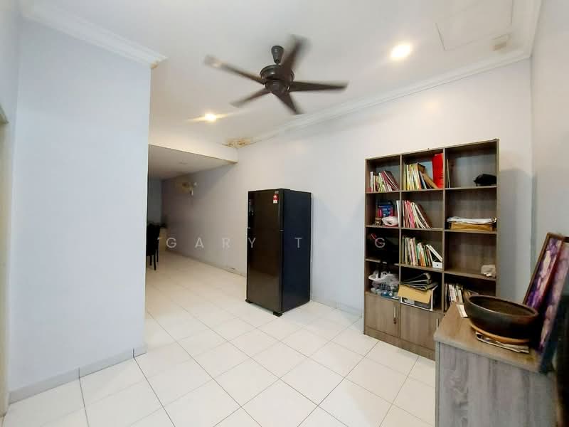1-storey Terraced House for Sale in Taman Ipoh Timur (Ipoh) - Gary Tang - Living Room - PropertyGuru.com.my