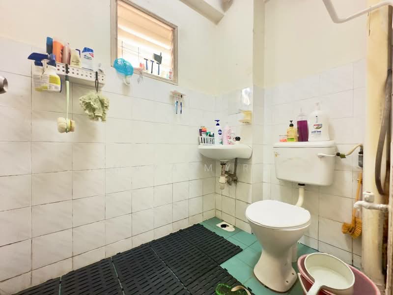 Pangsapuri untuk Dijual di Desa Jati - Maya Myra - Bathroom - PropertyGuru.com.my