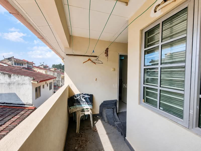 Rumah Teres 2-Tingkat untuk Dijual di Seksyen 13 (Shah Alam) - Muin Mn - Balcony - PropertyGuru.com.my