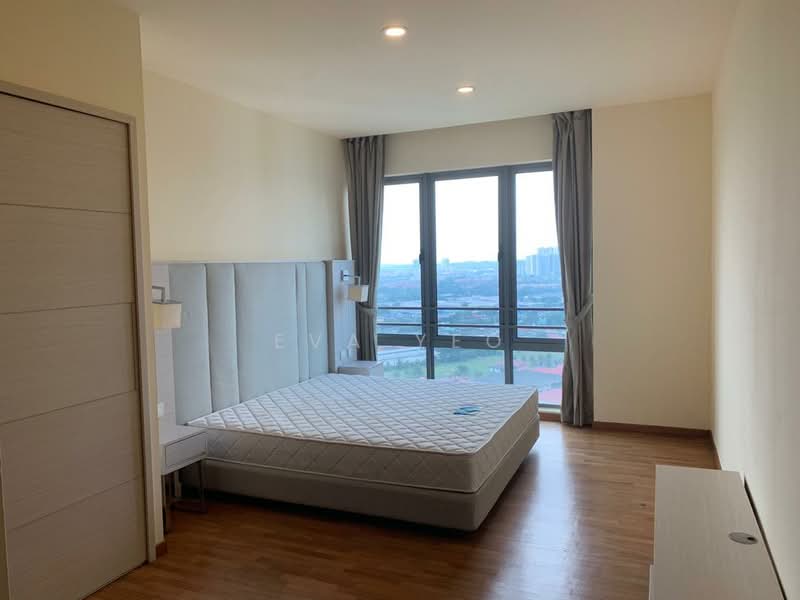 Pangsapuri untuk Dijual di Molek Pine 3 - Eva Yeo - Bedroom - PropertyGuru.com.my