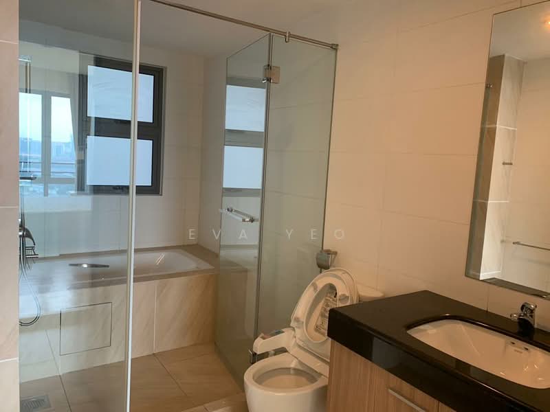 Pangsapuri untuk Dijual di Molek Pine 3 - Eva Yeo - Bathroom - PropertyGuru.com.my