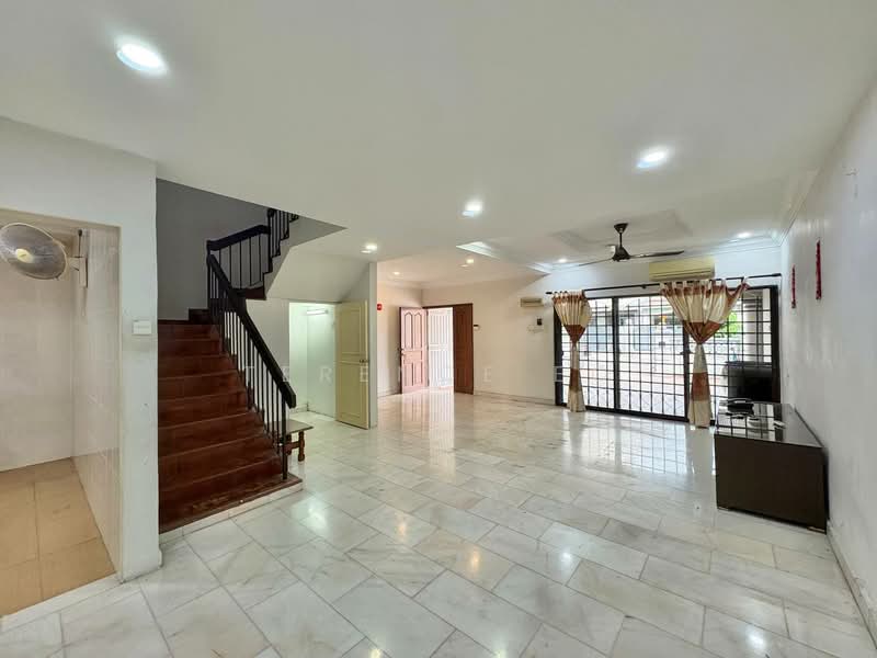 Rumah Teres untuk Disewa di Taman Johor Jaya (Johor Bahru) - Terence Eo - Living Room - PropertyGuru.com.my