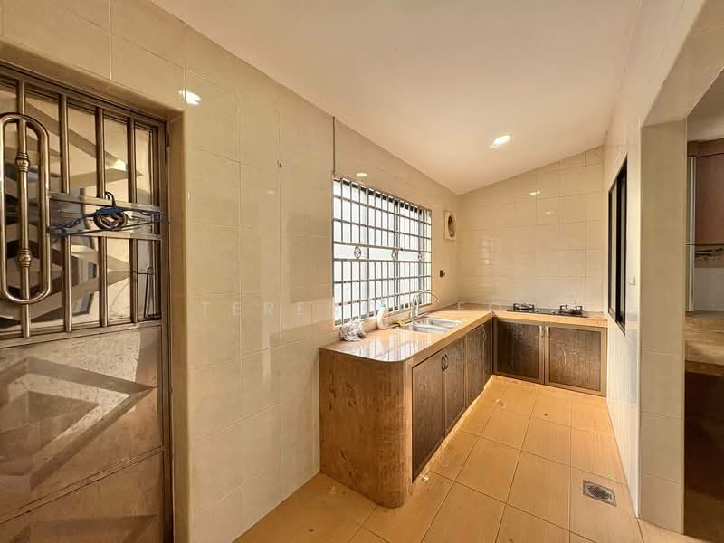 Rumah Teres untuk Disewa di Taman Johor Jaya (Johor Bahru) - Terence Eo - Kitchen - PropertyGuru.com.my