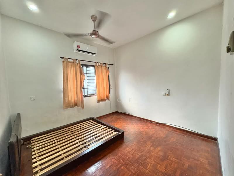 Rumah Teres untuk Disewa di Taman Johor Jaya (Johor Bahru) - Terence Eo - Bedroom - PropertyGuru.com.my