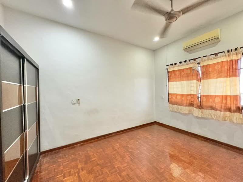 Rumah Teres untuk Disewa di Taman Johor Jaya (Johor Bahru) - Terence Eo - Bedroom - PropertyGuru.com.my